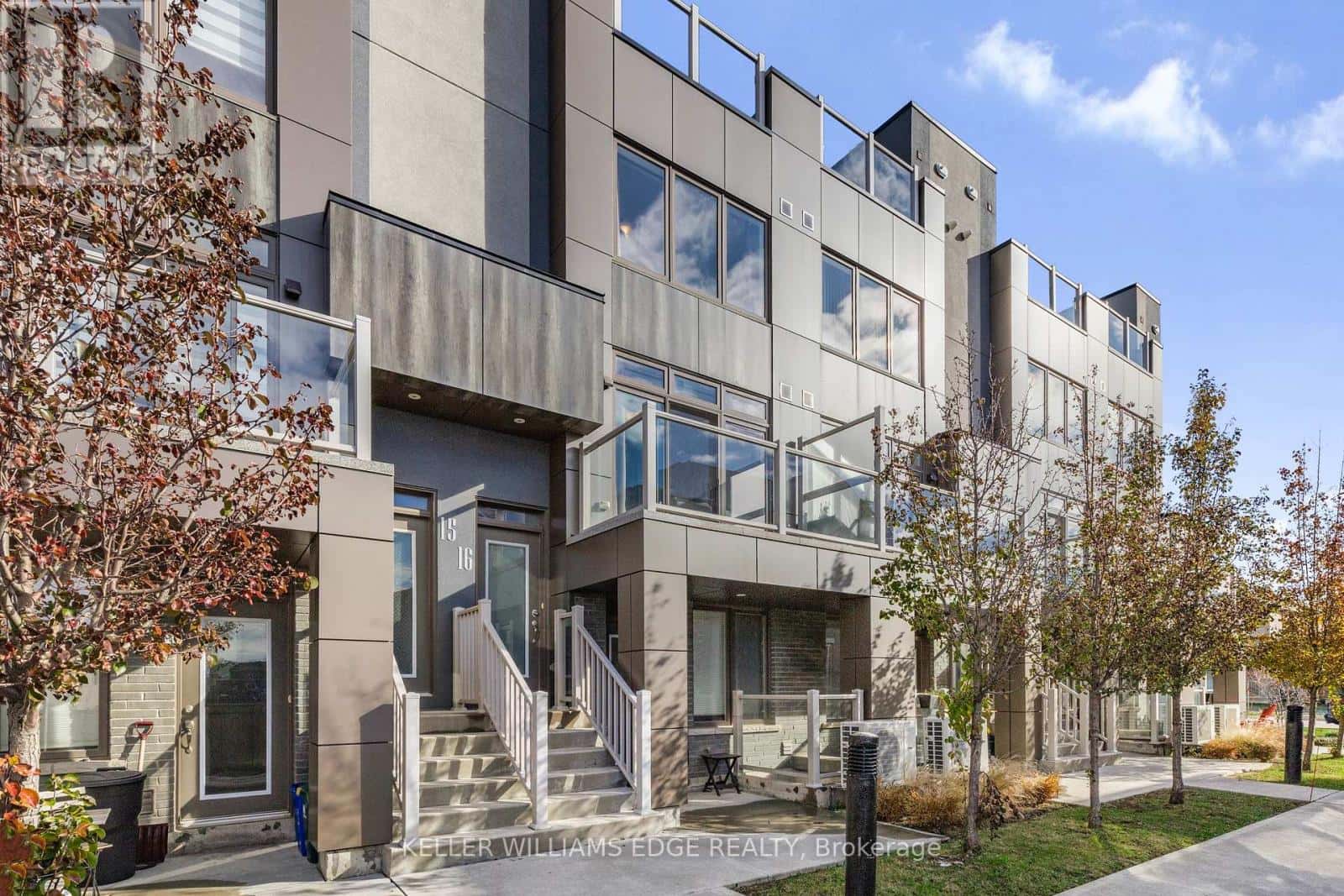 16 - 261 SKINNER ROAD — Hamilton (Waterdown), Ontario - Photo 2 of 33