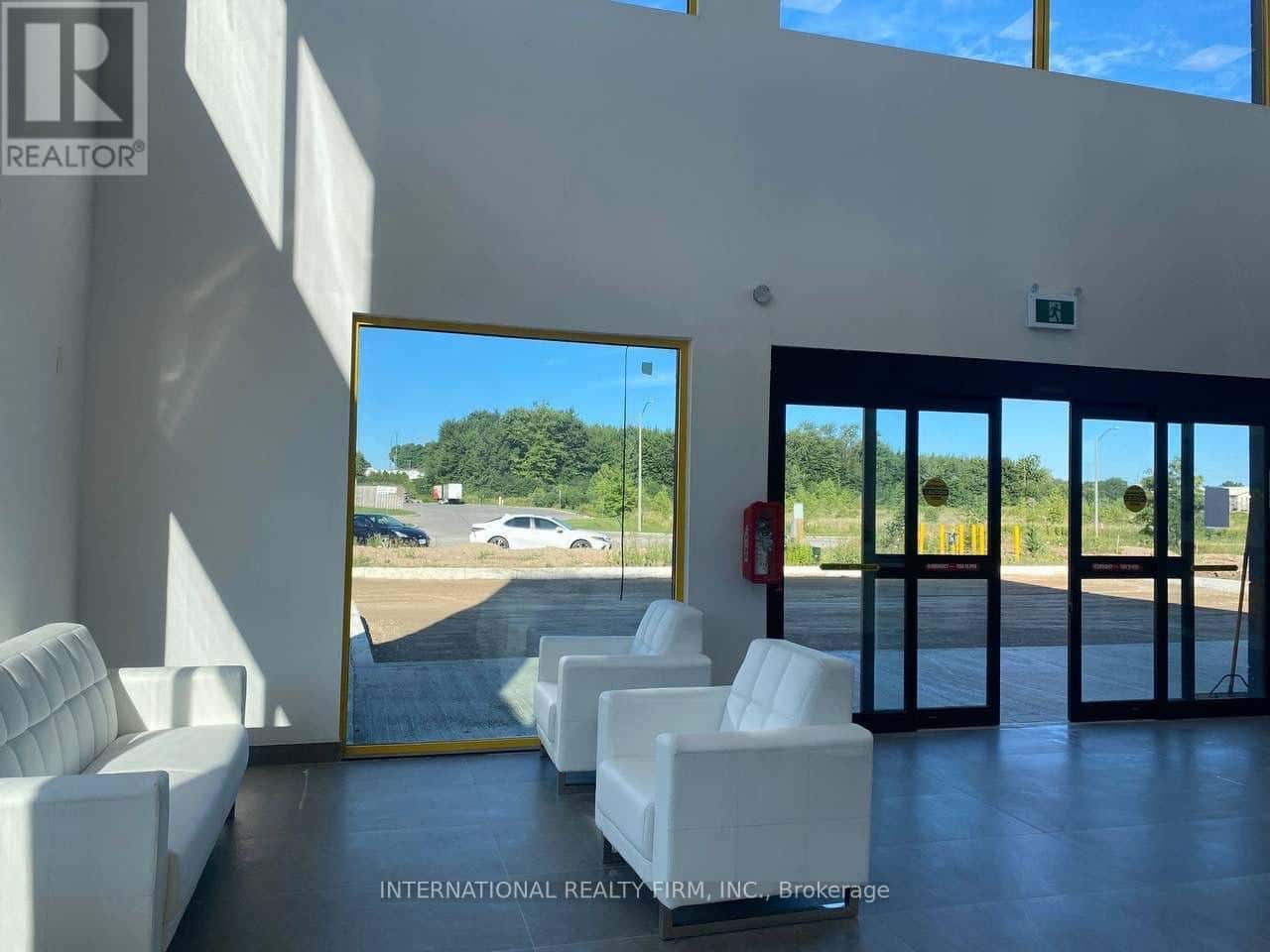 525 BEARDS LANE — Brantford - Photo 3 of 8