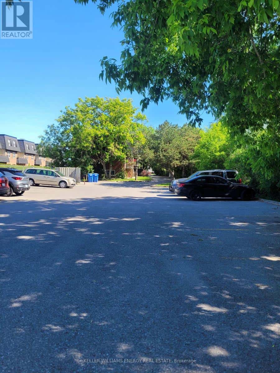 103 - 576 MARY STREET E — Whitby (Downtown Whitby) - Photo 5 of 11