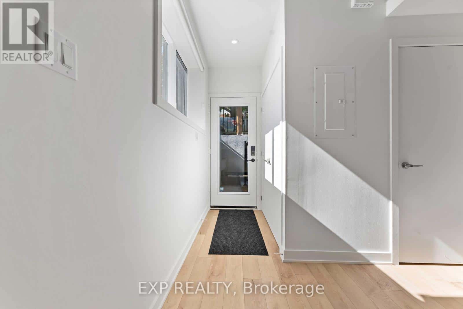 844 CONNAUGHT AVENUE — Ottawa - Photo 3 of 32