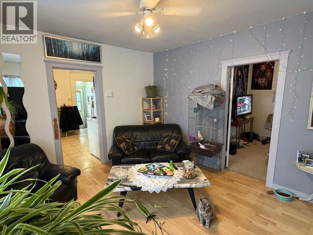 4910 44 Street — Camrose, Alberta - Photo 5 of 29