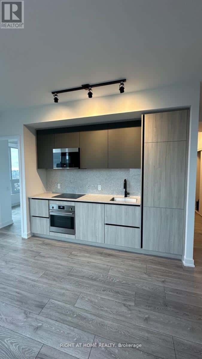 Toronto (Waterfront Communities) — Toronto (Waterfront Communities) - Photo 3 of 16