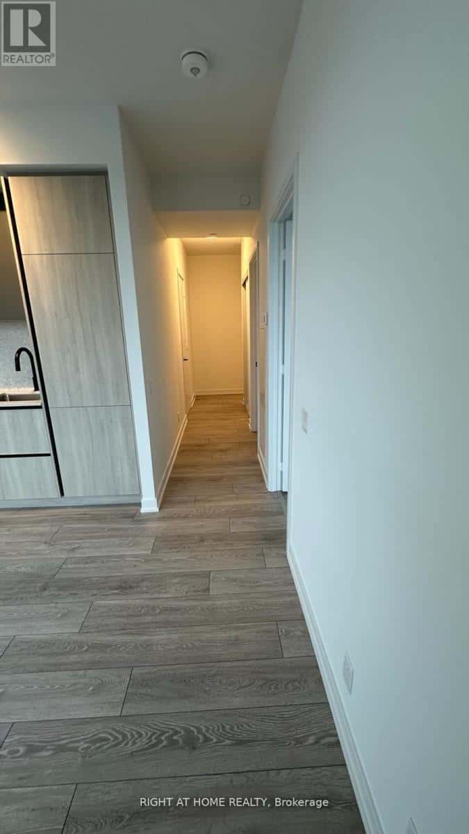 Toronto (Waterfront Communities) — Toronto (Waterfront Communities) - Photo 4 of 16