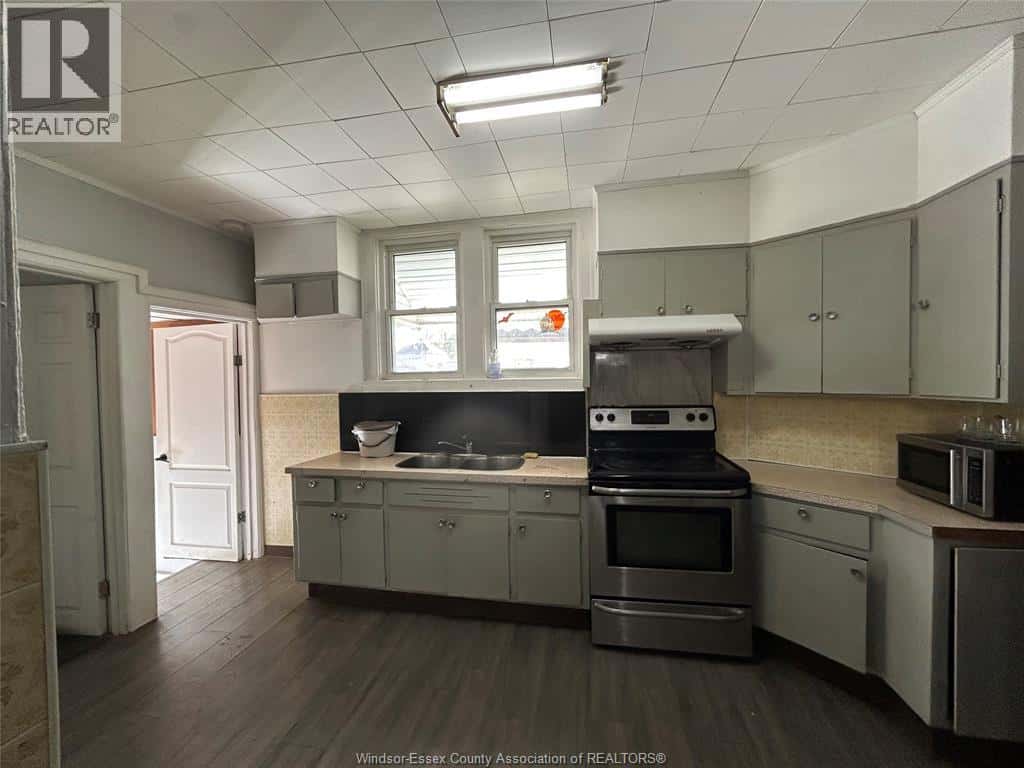 Windsor — Windsor - Photo 3 of 7