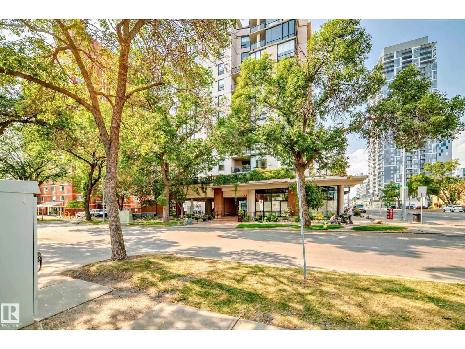 #404 10028 119 ST NW — Edmonton, Alberta - Photo 4 of 61