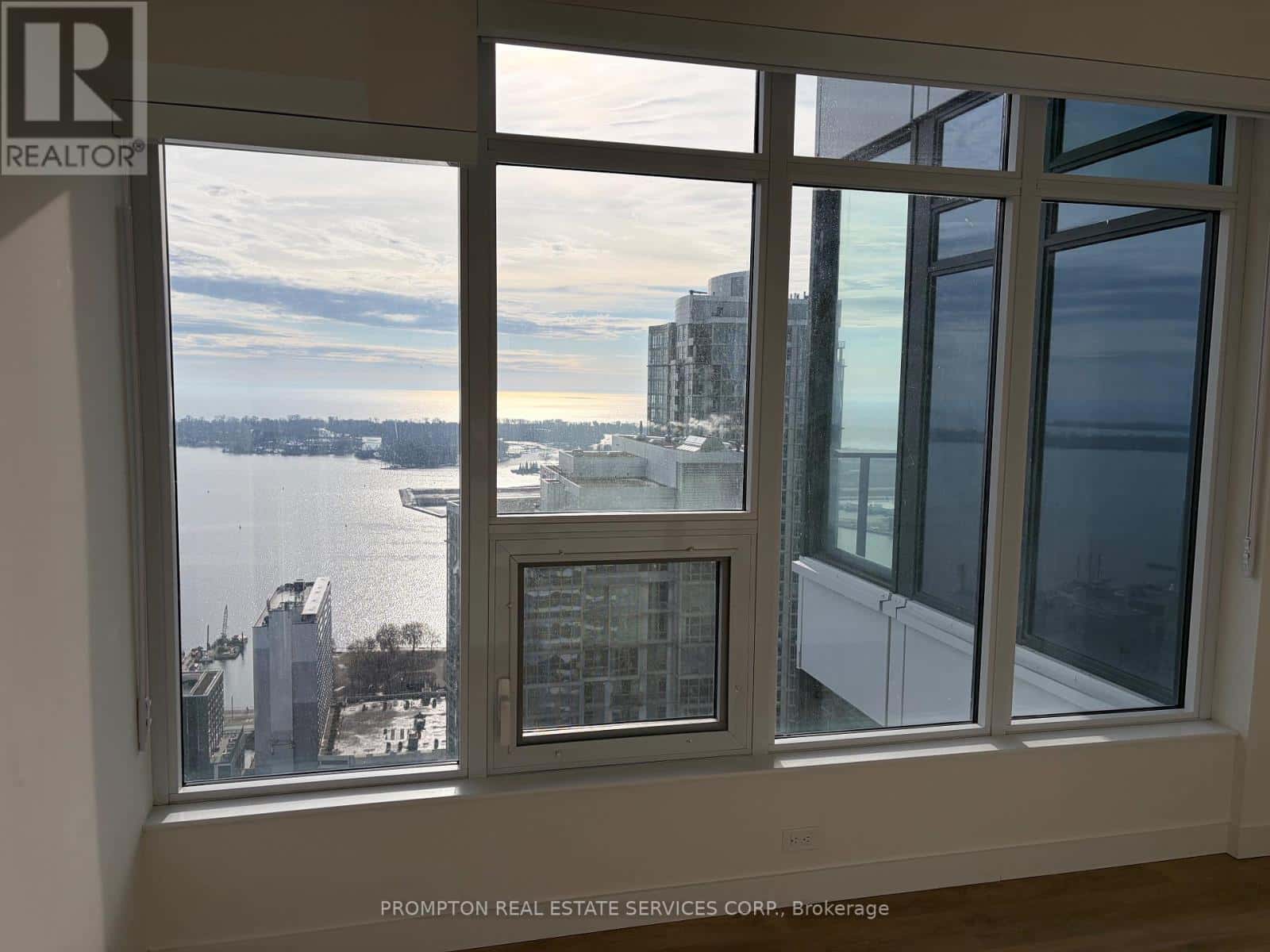 Toronto (Waterfront Communities) — Toronto (Waterfront Communities) - Photo 3 of 40