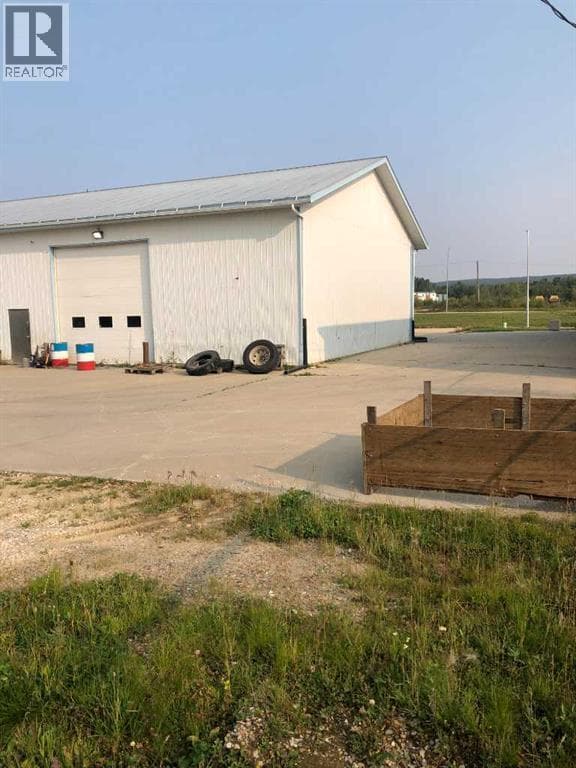 BAY 2, 4635 FEDERATED Road — Swan Hills, Alberta - Main photo