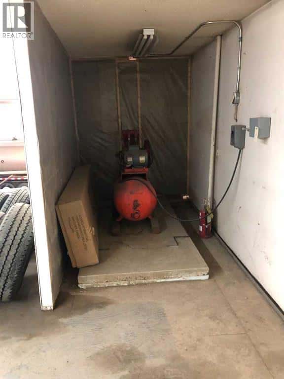 BAY 2, 4635 FEDERATED Road — Swan Hills, Alberta - Photo 4 of 8