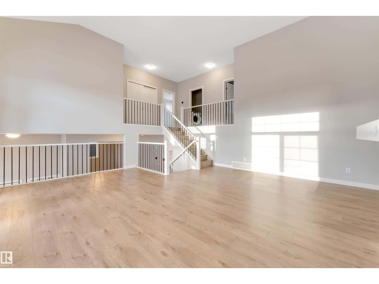 Edmonton — Edmonton - Photo 3 of 52