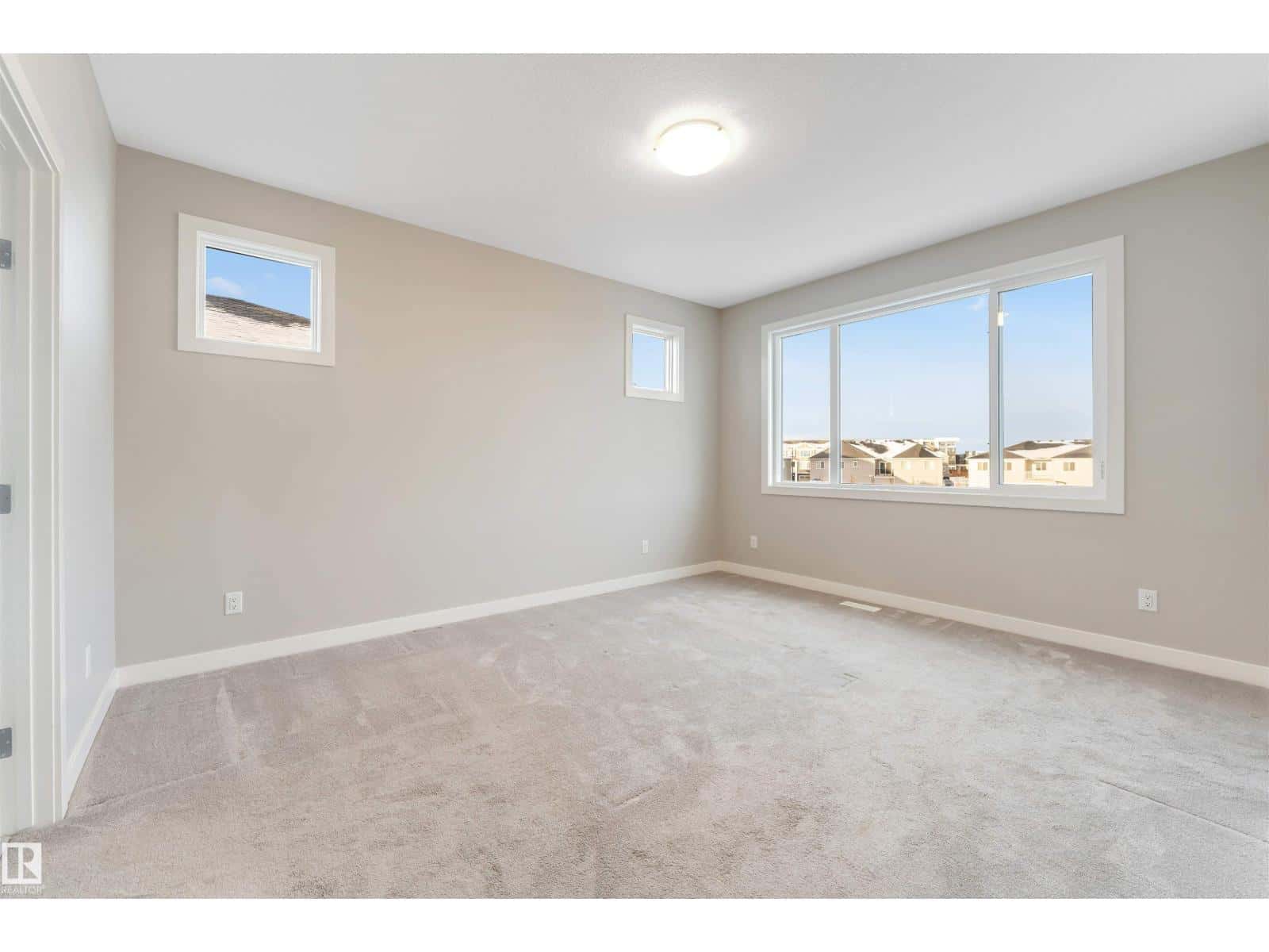 Edmonton — Edmonton - Photo 2 of 52