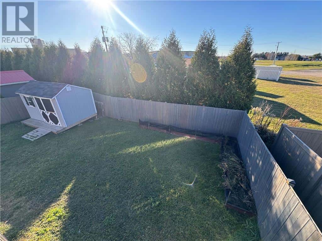 Azilda — Azilda - Photo 4 of 42