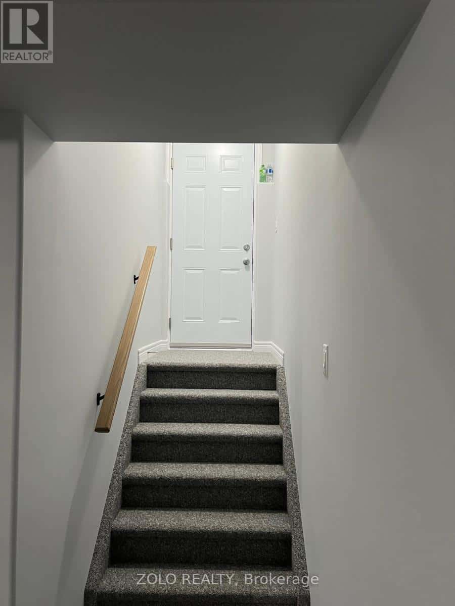 48 YORK DRIVE — Peterborough (Monaghan Ward 2) - Photo 2 of 7