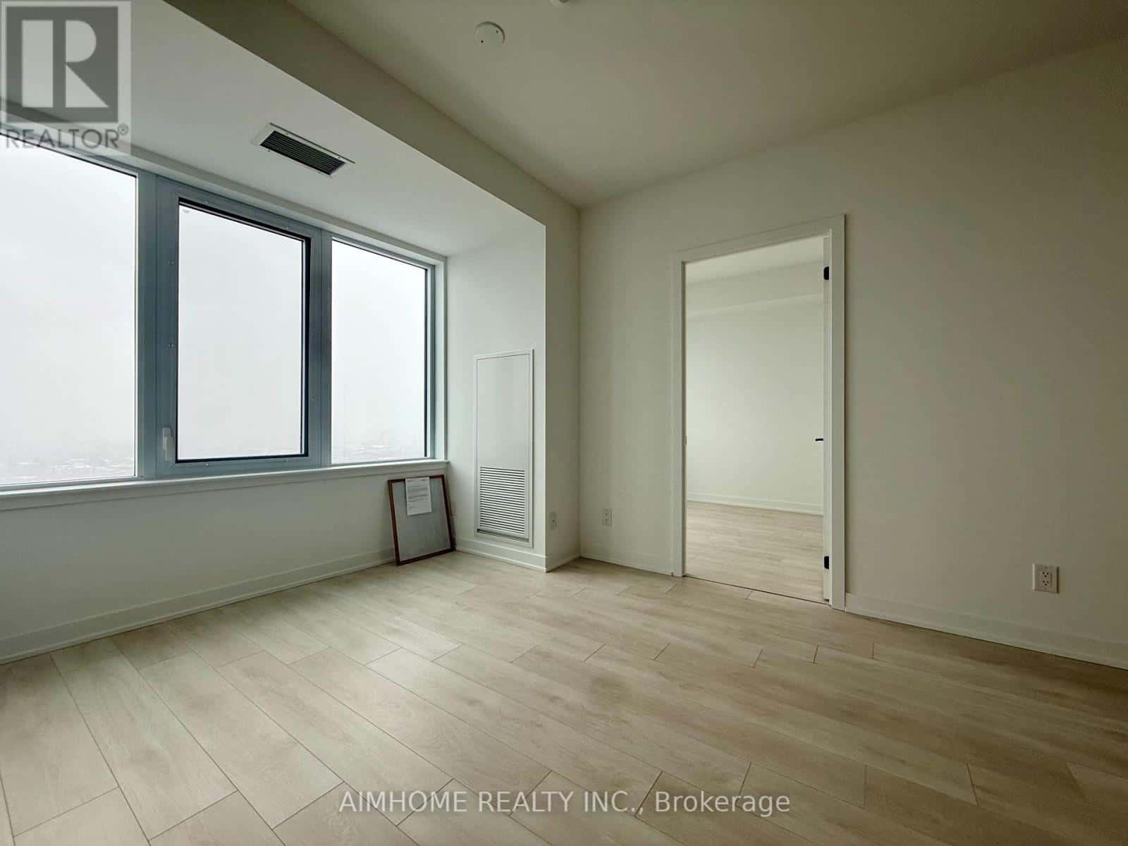 Toronto (Regent Park) — Toronto (Regent Park) - Photo 5 of 12