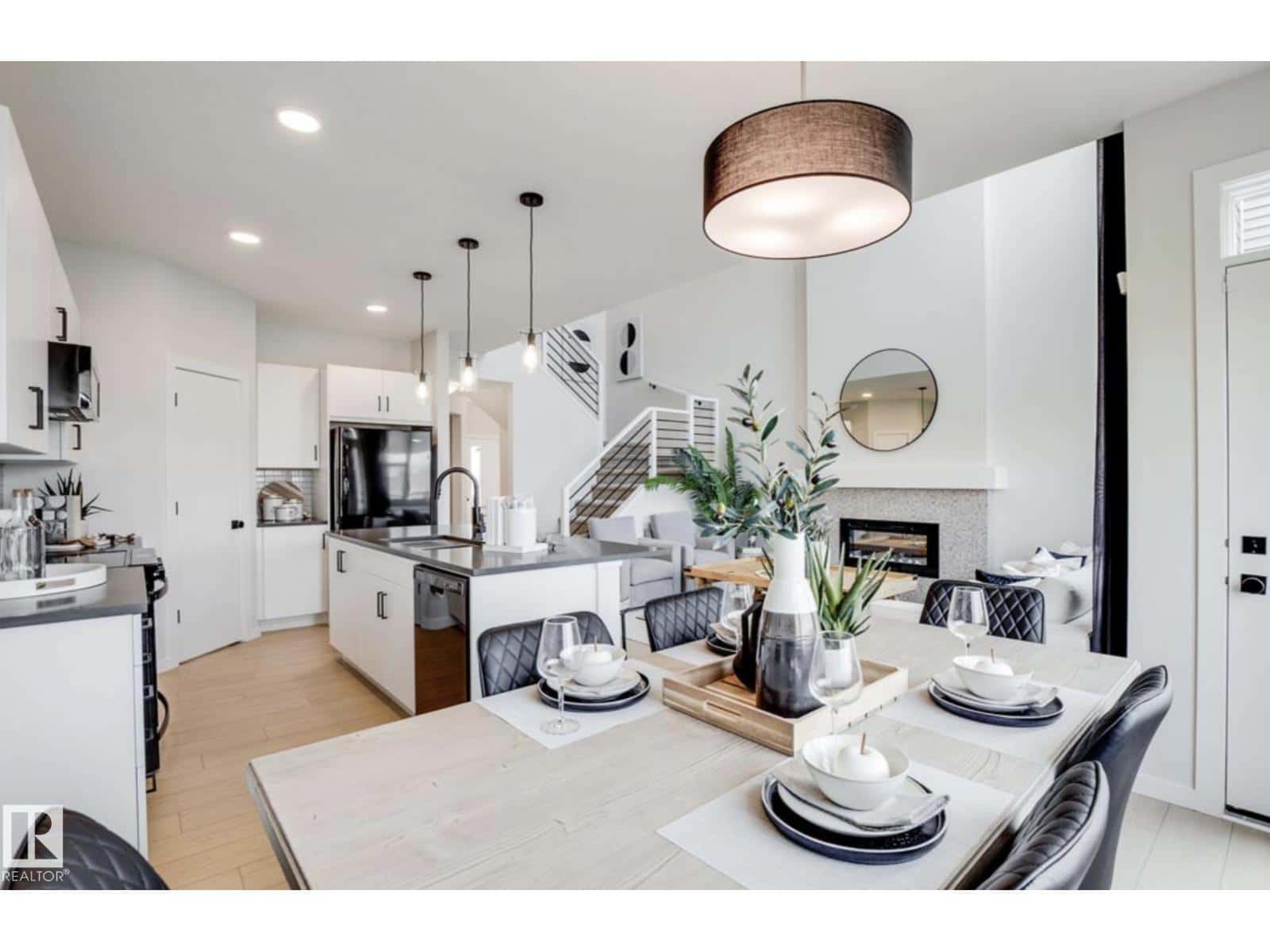 6923 51 AV — Beaumont, Alberta - Photo 3 of 15