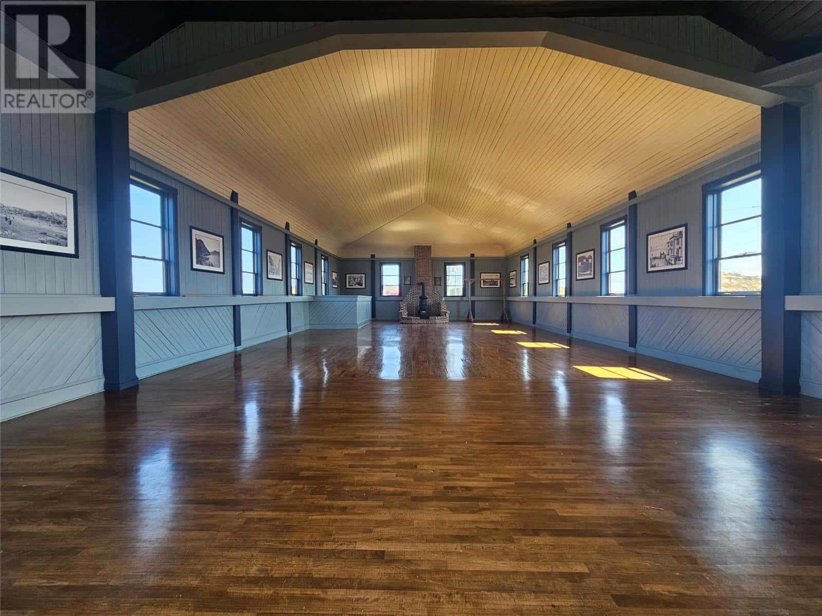 Burin — Burin - Photo 3 of 26