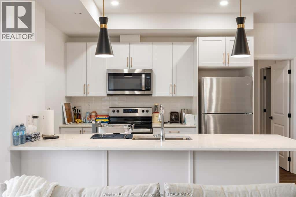 Windsor — Windsor - Photo 4 of 27