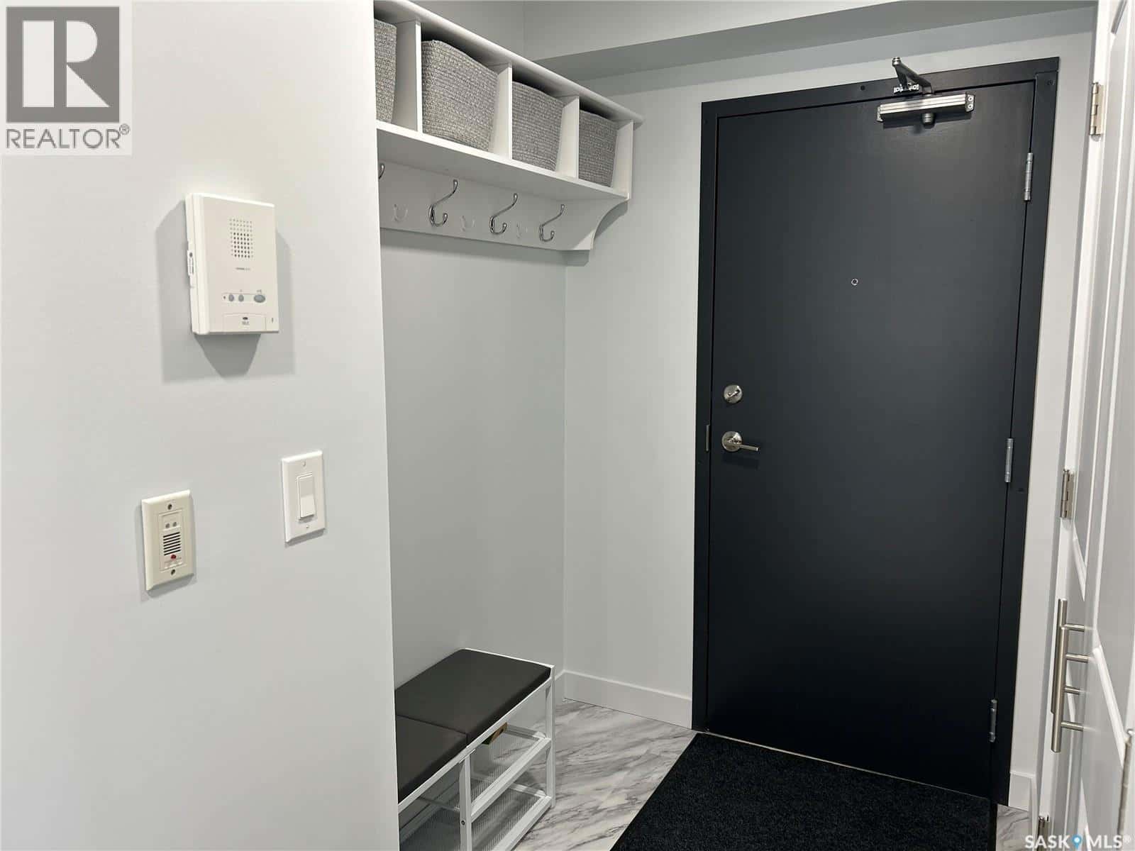 106 607 10th STREET — Humboldt, Saskatchewan - Photo 3 of 31