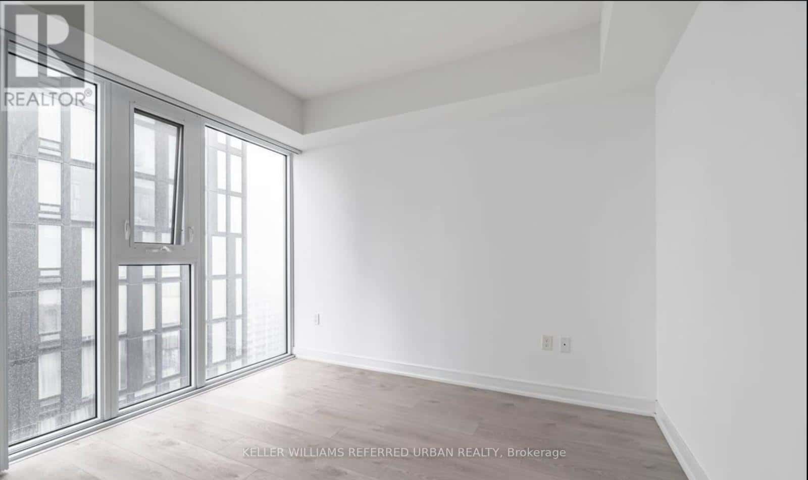 Toronto (Church-Yonge Corridor) — Toronto (Church-Yonge Corridor) - Photo 2 of 13