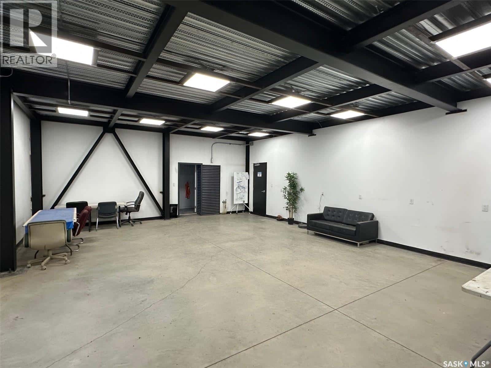 Metro Manufacturing Building — Moose Jaw Rm No. 161, Saskatchewan - Photo 4 of 56