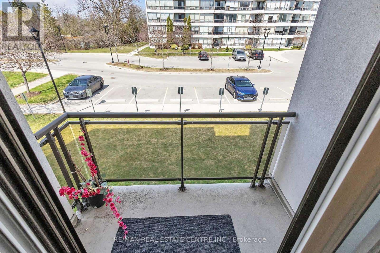 Guelph (Junction/Onward Willow) — Guelph (Junction/Onward Willow) - Photo 4 of 39