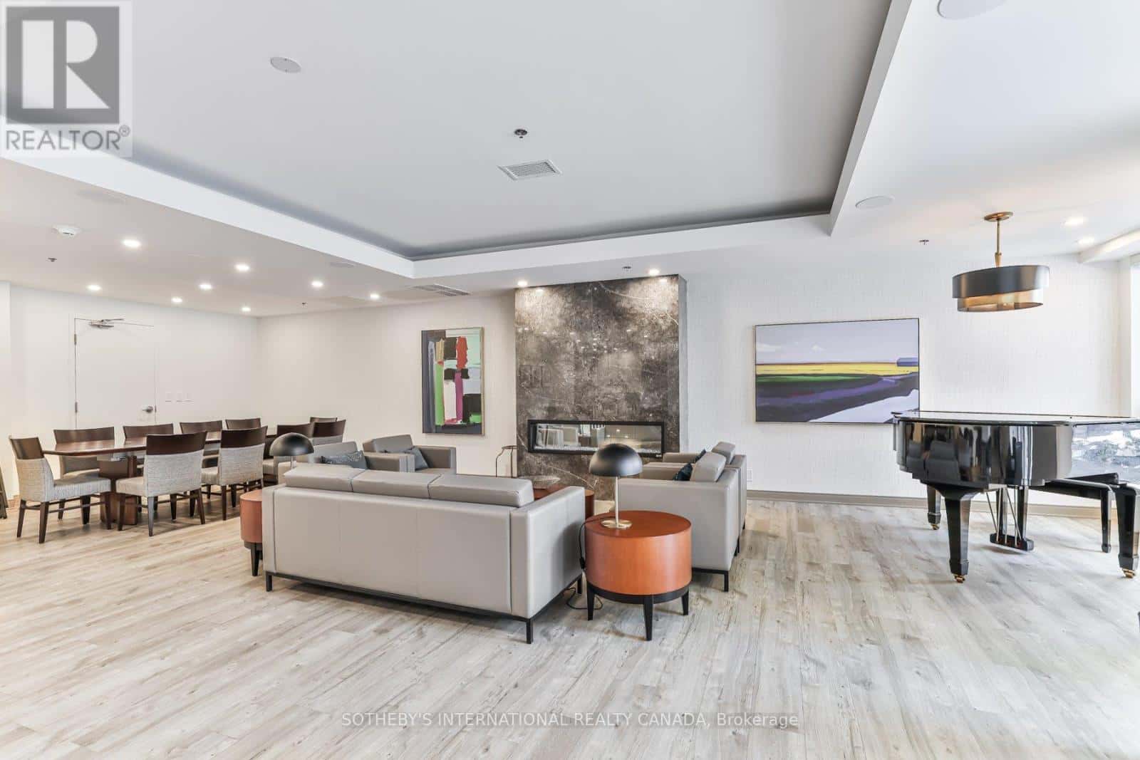 Toronto (Yonge-St. Clair) — Toronto (Yonge-St. Clair) - Photo 2 of 28