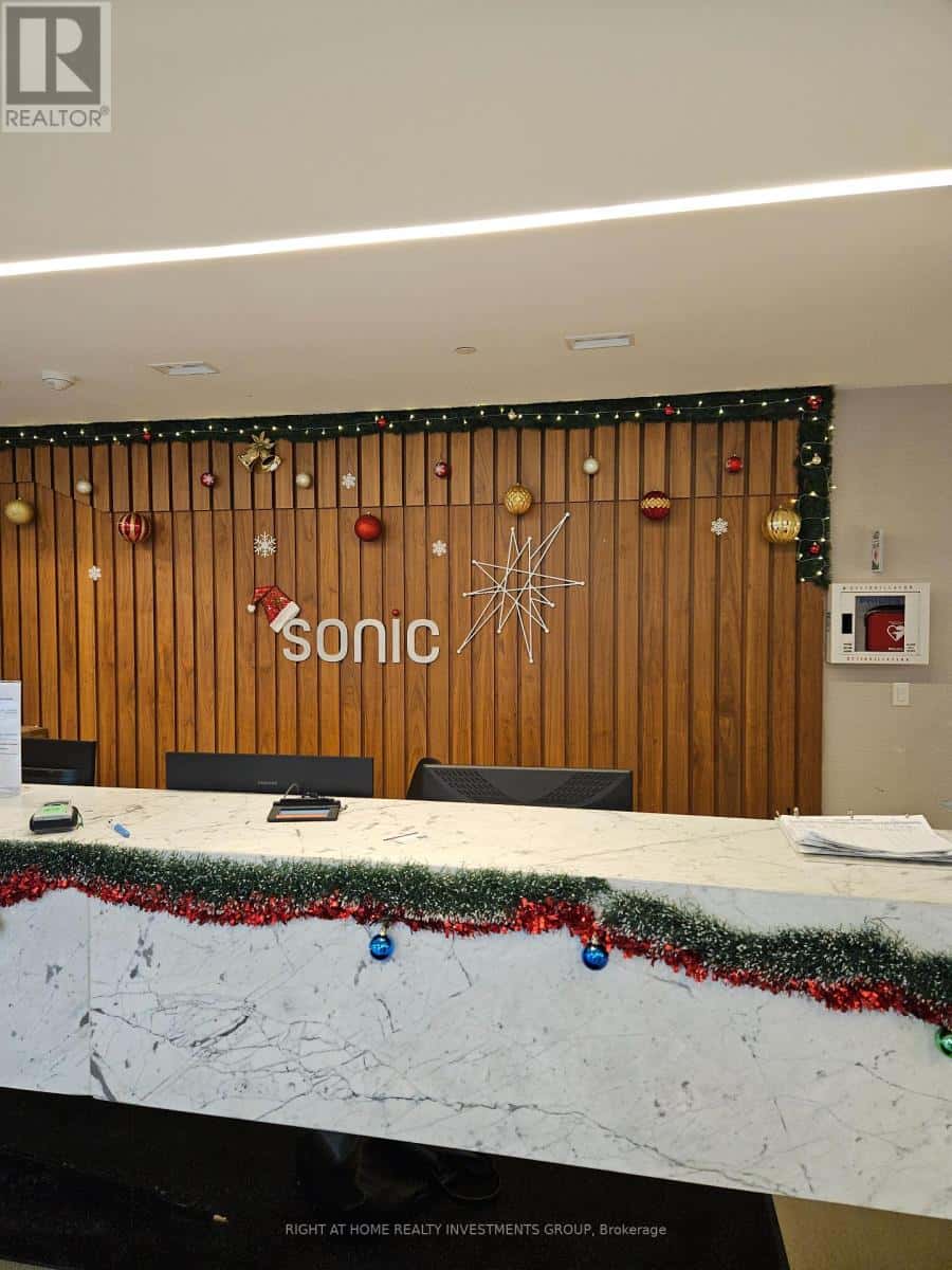 Toronto (Flemingdon Park) — Toronto (Flemingdon Park) - Photo 3 of 28