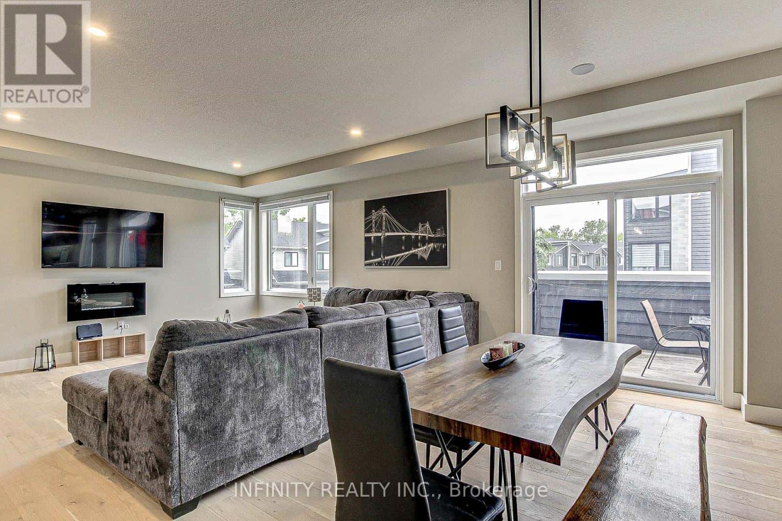 London East (East D) — London East (East D) - Photo 4 of 35