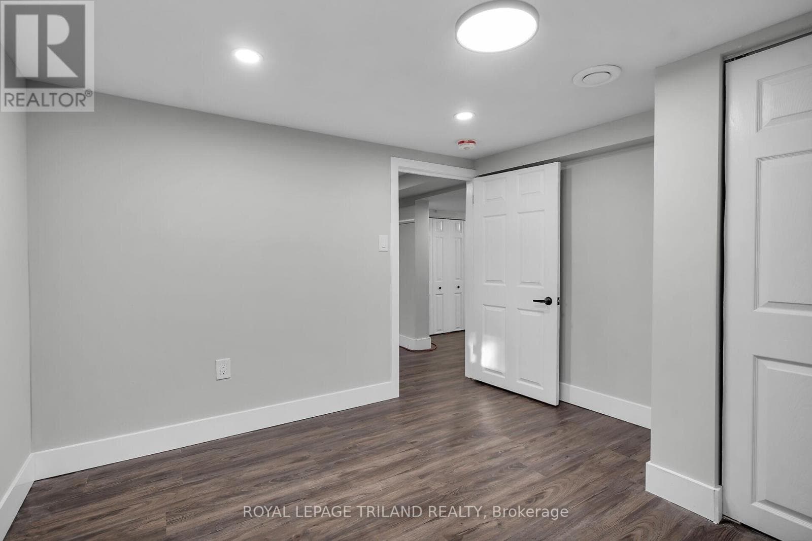 St. Thomas — St. Thomas - Main photo