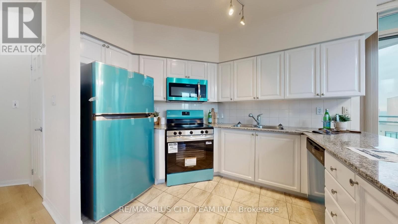 Toronto (Waterfront Communities) — Toronto (Waterfront Communities) - Main photo