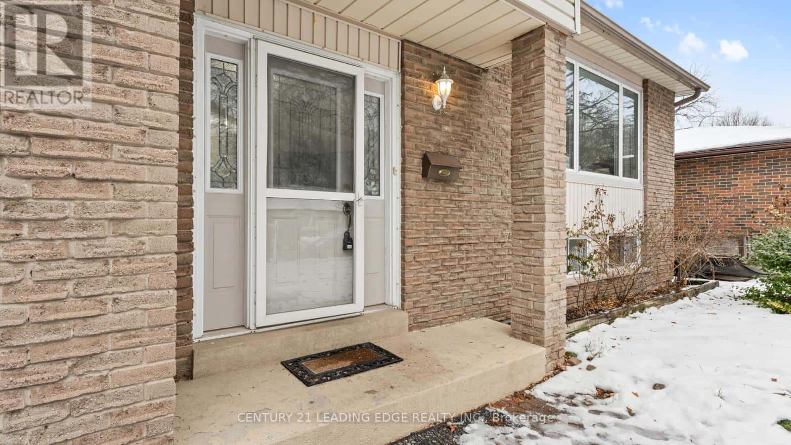 69 CALAIS STREET — Whitby (Lynde Creek), Ontario - Photo 4 of 94