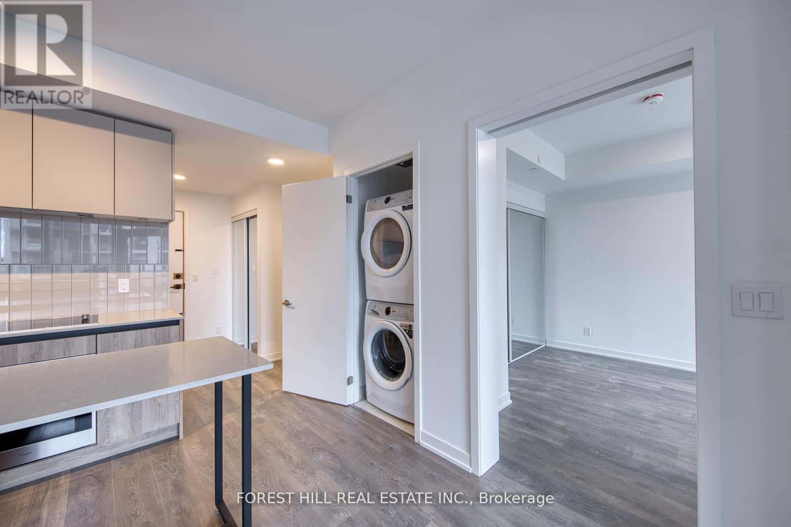 Vaughan (Beverley Glen) — Vaughan (Beverley Glen) - Photo 2 of 14