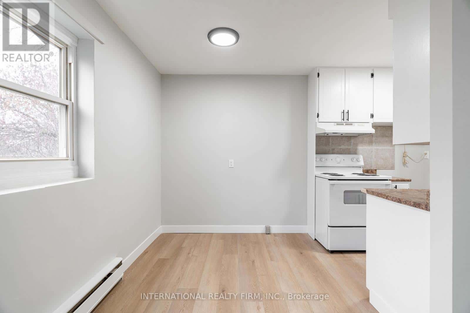 8 - 24 BROOKSIDE STREET — London South (South A) - Photo 2 of 14