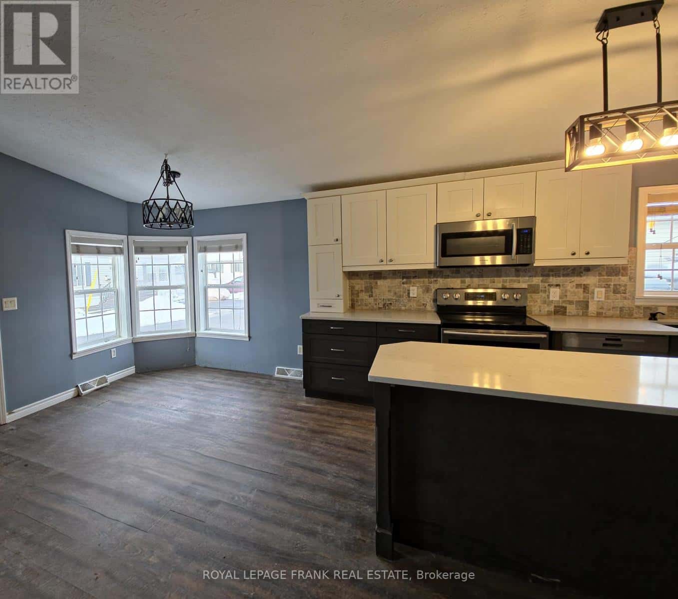 20 ELM ST PVT STREET — Puslinch - Photo 3 of 25