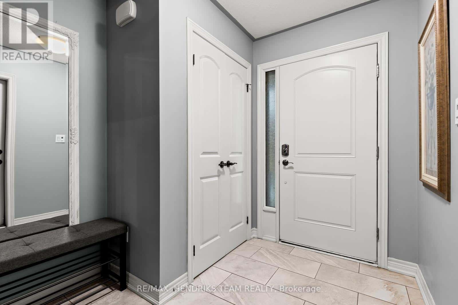 379 MICHAEL DRIVE — Welland (N. Welland), Ontario - Photo 4 of 46