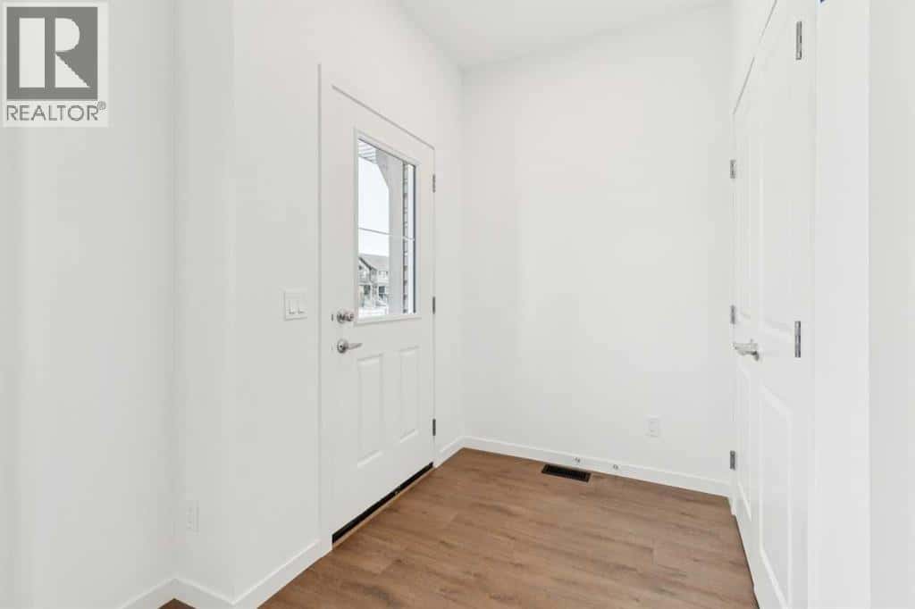 3586 Chestermere Boulevard — Chestermere, Alberta - Photo 5 of 39