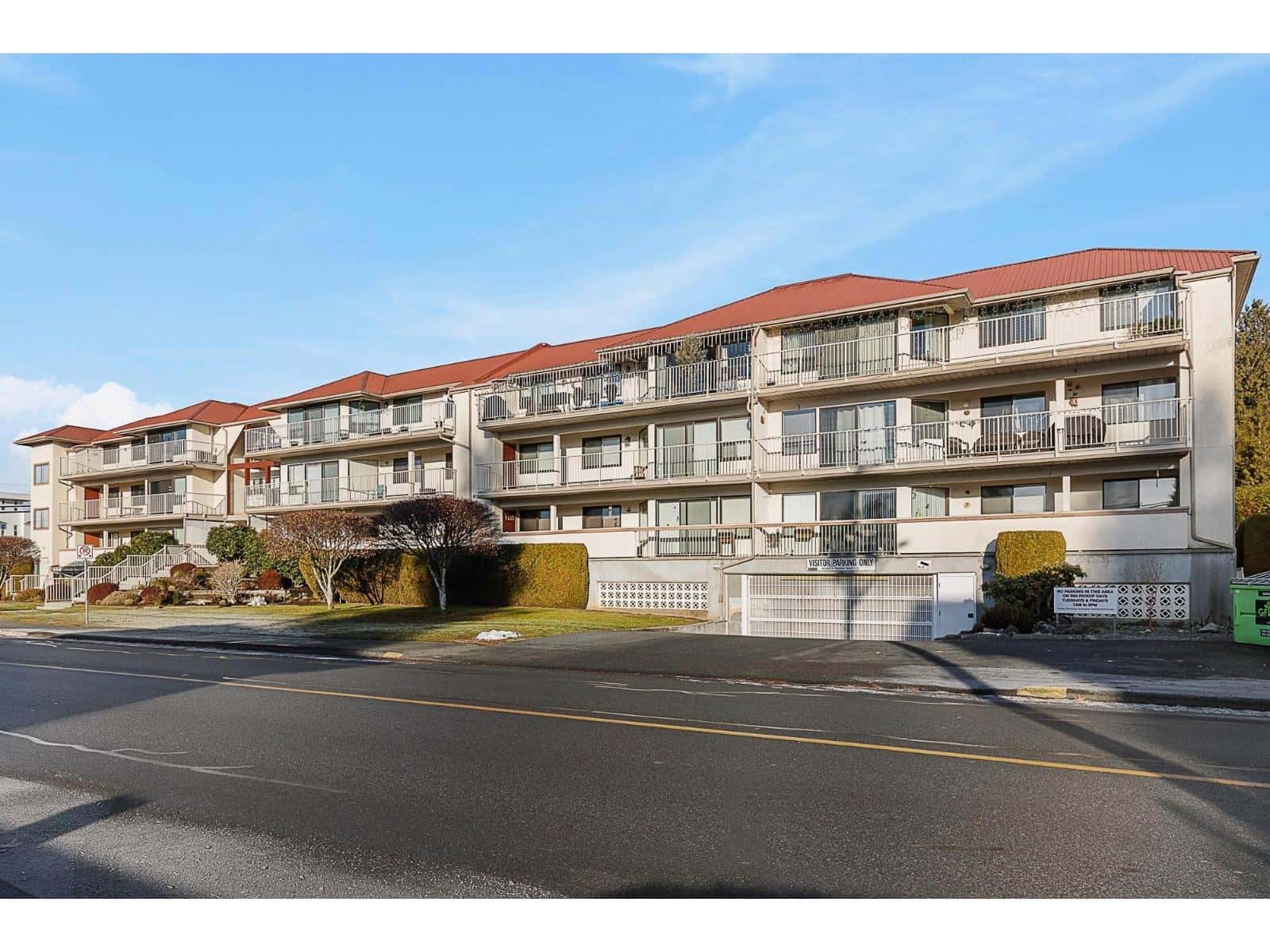 202 33233 E BOURQUIN CRESCENT — Abbotsford, British Columbia - Photo 2 of 30