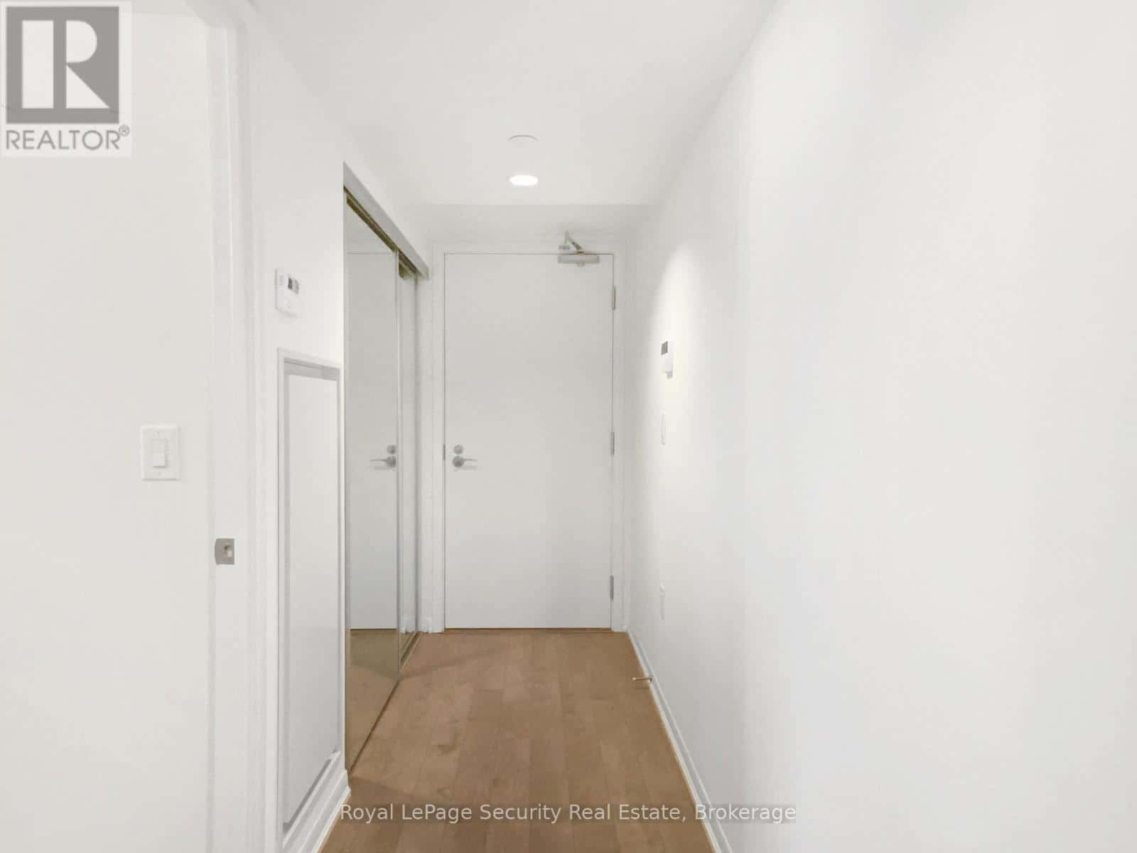 Toronto (Yorkdale-Glen Park) — Toronto (Yorkdale-Glen Park) - Photo 4 of 11