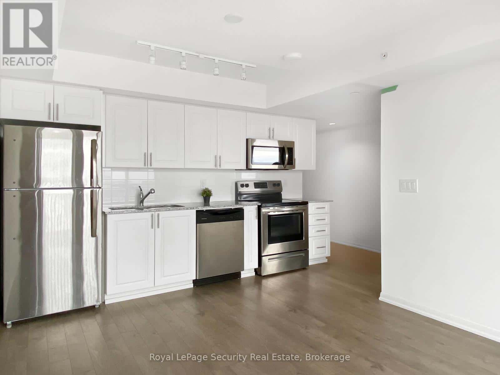 Toronto (Yorkdale-Glen Park) — Toronto (Yorkdale-Glen Park) - Photo 5 of 11