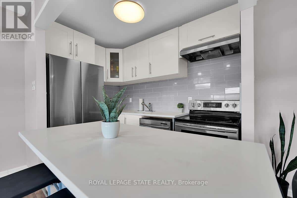 Hamilton (Vincent) — Hamilton (Vincent) - Photo 3 of 31