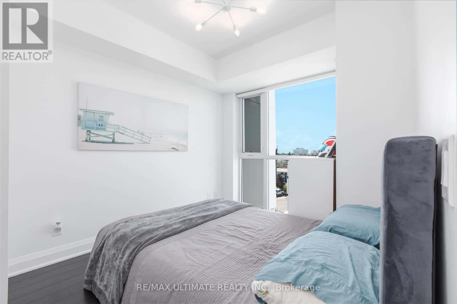 Toronto (Yorkdale-Glen Park) — Toronto (Yorkdale-Glen Park) - Photo 5 of 22