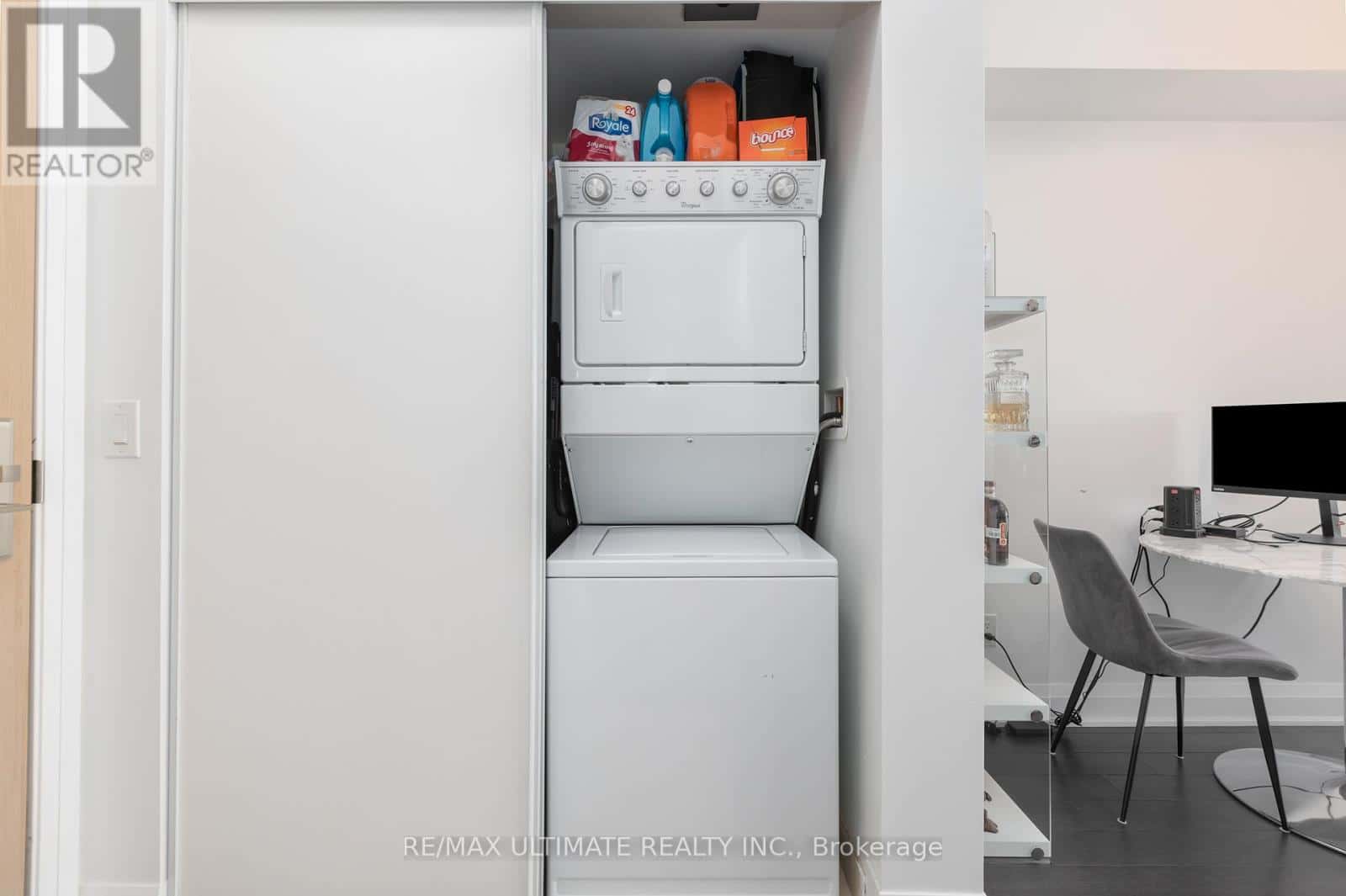 Toronto (Yorkdale-Glen Park) — Toronto (Yorkdale-Glen Park) - Photo 4 of 22