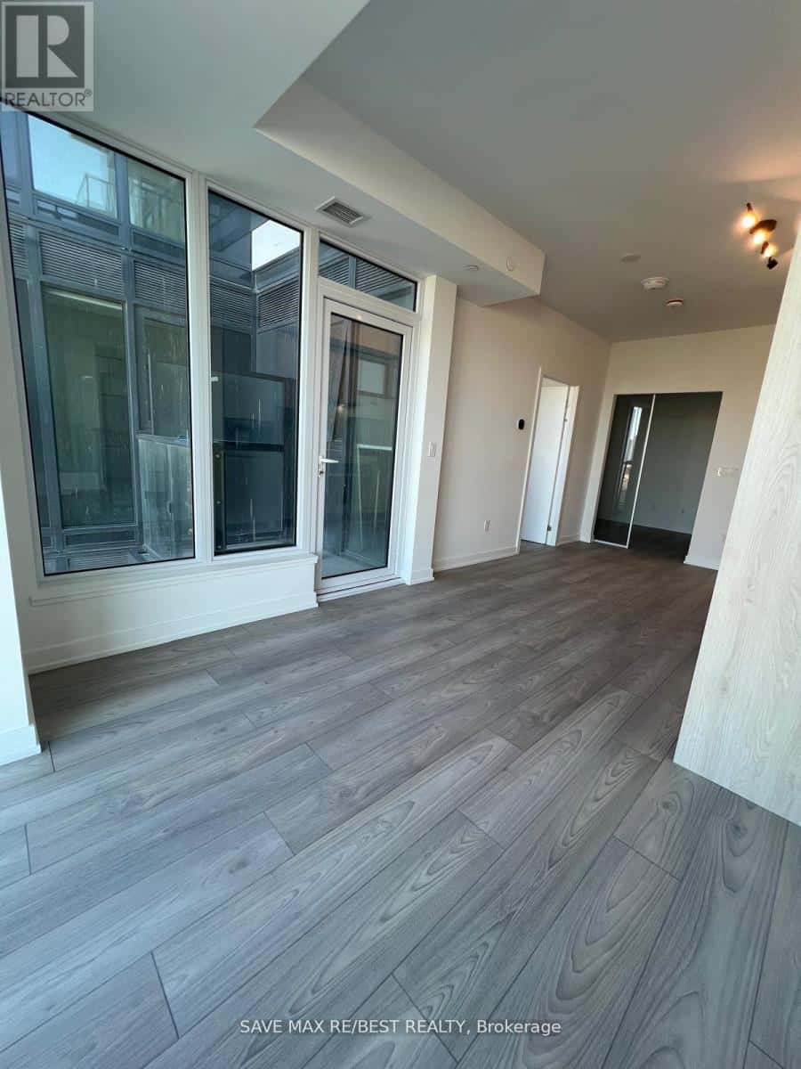 Toronto (Islington-City Centre West) — Toronto (Islington-City Centre West) - Photo 2 of 20