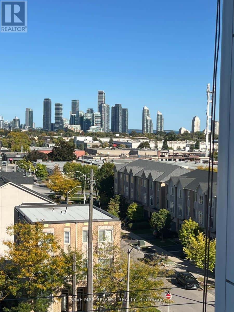 Toronto (Islington-City Centre West) — Toronto (Islington-City Centre West) - Photo 3 of 20