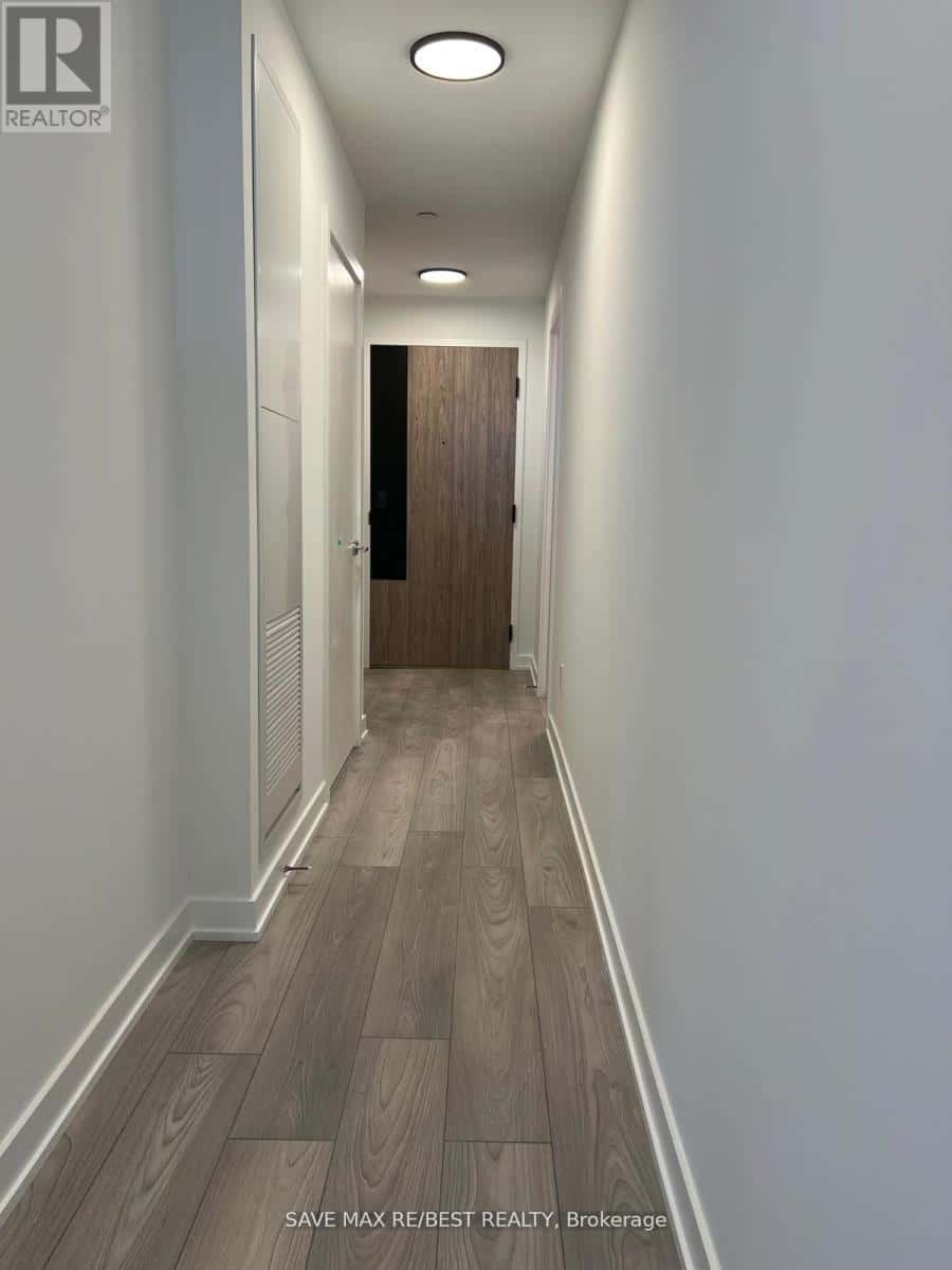 Toronto (Islington-City Centre West) — Toronto (Islington-City Centre West) - Photo 4 of 20