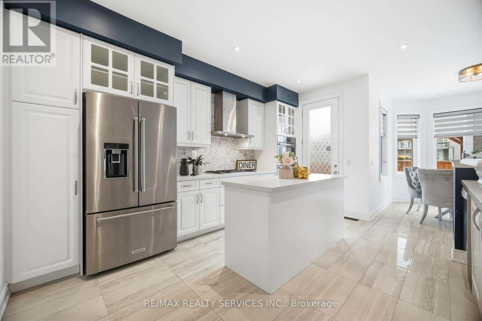 72 BONNIEGLEN FARM BOULEVARD — Caledon, Ontario - Photo 2 of 50