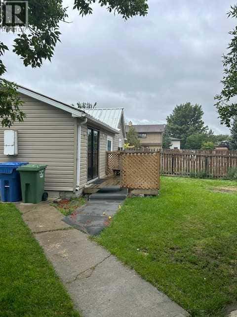 2012 18 Avenue — Coaldale, Alberta - Photo 4 of 20