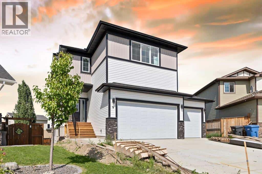 9 McClung Gate — Carstairs, Alberta - Photo 2 of 31