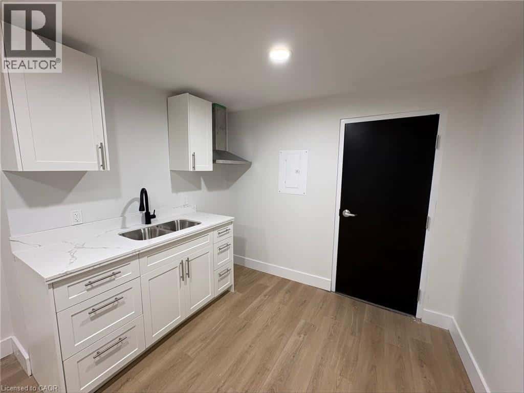 Port Colborne — Port Colborne - Photo 4 of 10