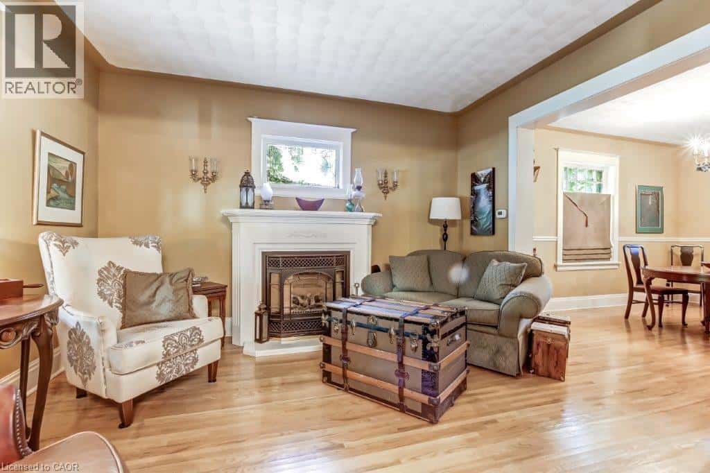 Woodstock — Woodstock - Photo 4 of 21