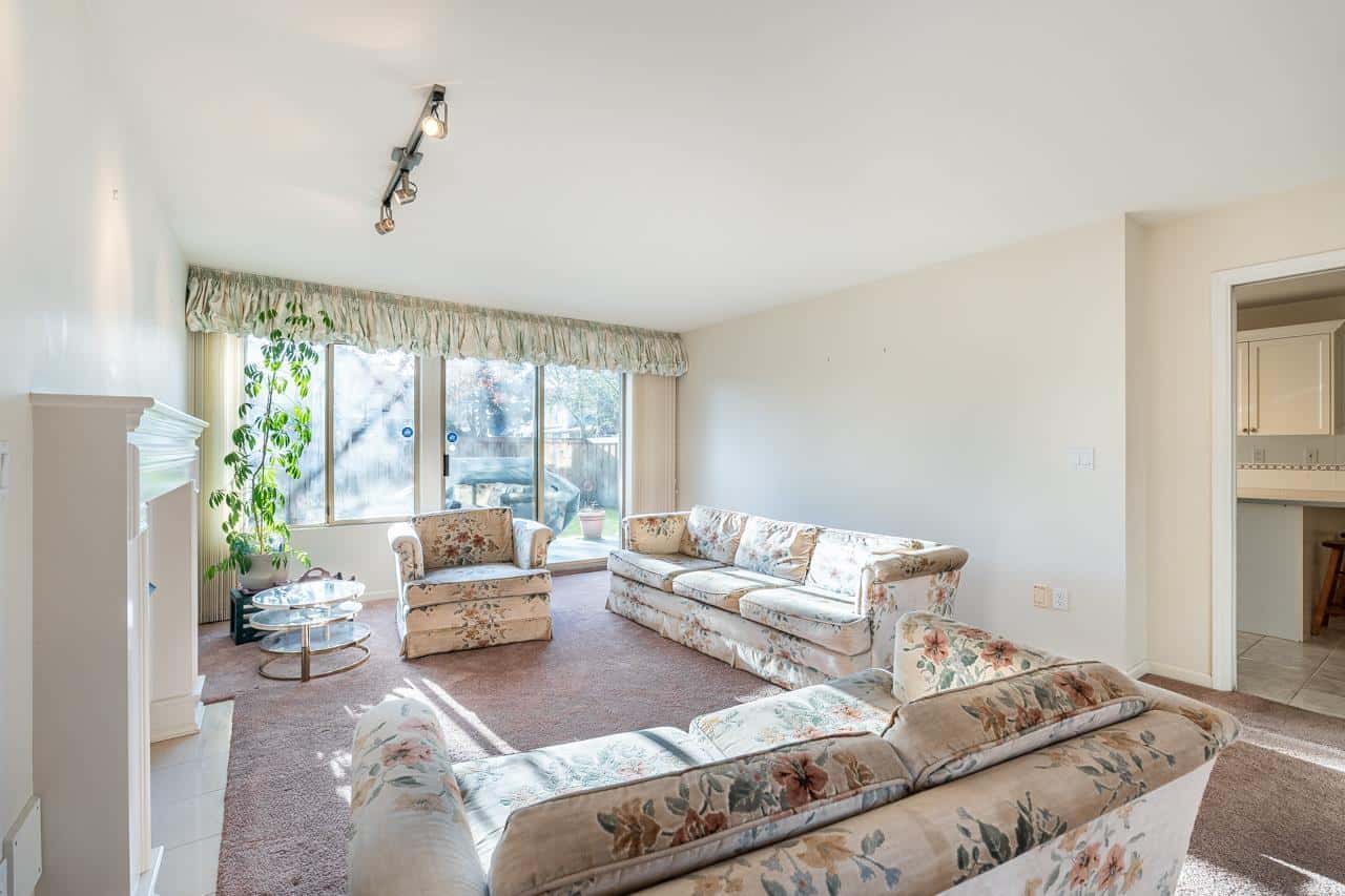 Surrey — Surrey - Photo 5 of 40